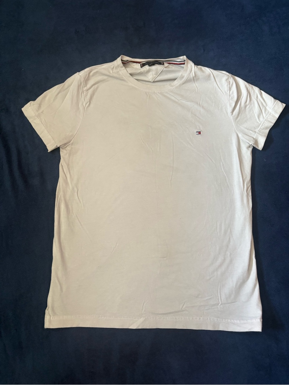 Tommy Hilfiger Men’s White Classic Flag Logo T-Shirt - Picture 1 of 8